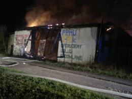 Pożar starej hurtowni w Dąbrowie