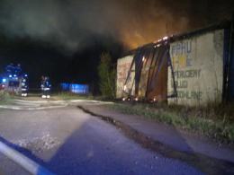 Pożar starej hurtowni w Dąbrowie