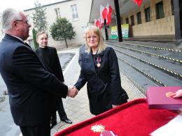 Obchody Święta Flagi pod Urzędem Wojewódzkim