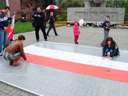 Opolanie stworzyli największą flagę w województwie