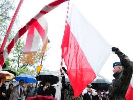 Trzeciomajowe uroczystości w strugach deszczu