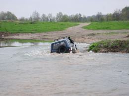 Pasjonująca przejażdżka po błocie i wodzie. Off-road wciąga.