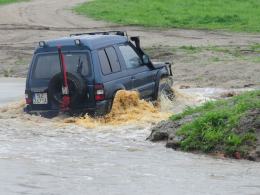 Pasjonująca przejażdżka po błocie i wodzie. Off-road wciąga.