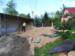 Przewrócona ciężarówka utrudnia ruch na trasie Brzeg-Namysłów