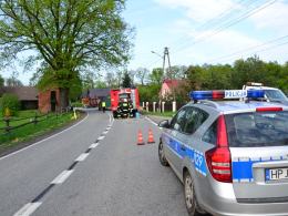 Przewrócona ciężarówka utrudnia ruch na trasie Brzeg-Namysłów