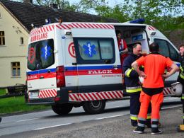 Przewrócona ciężarówka utrudnia ruch na trasie Brzeg-Namysłów