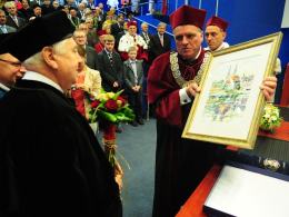 Profesor Tadeusz Zakrzewski odebrał tytuł doktora honoris causa