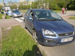 Rowerzysta wjechał na przejście dla pieszych prosto pod samochód