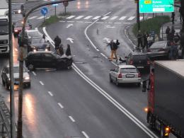 Dwa groźne wypadki na ulicy Niemodlińskiej w Opolu. 5 osób rannych.