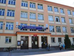 Wypadek w opolskiej podstawówce. 9-letnia dziewczynka trafiła do szpitala.