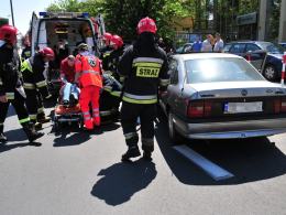 Zderzenie na rondzie, 28-letni kierowca został ranny