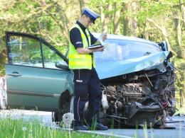 Tragiczny wypadek podczas wyprzedzania na trasie Opole - Brzeg. Zginęła kobieta.