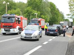 Wypadek z udziałem nieoznakowanego radiowozu. Policjanci są ranni.