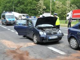 Wypadek z udziałem nieoznakowanego radiowozu. Policjanci są ranni.