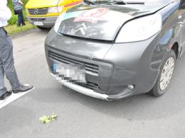 Wypadek z udziałem nieoznakowanego radiowozu. Policjanci są ranni.