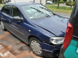 Wypadek z udziałem nieoznakowanego radiowozu. Policjanci są ranni.