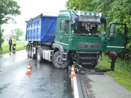 Ciężarówka i dwa samochody osobowe zderzyły się pod Opolem