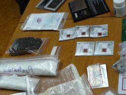 24-latek wiózł w aucie ponad kilogram narkotyków