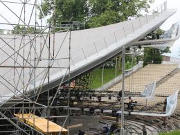 Powstaje scenografia na jubileuszowy festiwal. TVP trzyma szczegóły w tajemnicy.