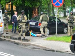 Akcja AT: Policjanci zabezpieczyli nielegalną broń palną