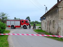 Ze względów bezpieczeństwa odcinek drogi przy domu państwa Kwaśniewskich został zamknięty.