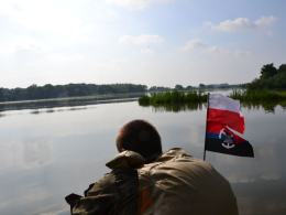 Żołnierze ewakuowali bydło z zalanego pastwiska