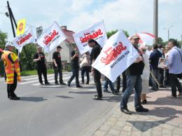 Protestujący w sprawie rozbudowy Elektrowni Opole zablokowali drogę w Czarnowąsach