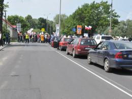 Protestujący w sprawie rozbudowy Elektrowni Opole zablokowali drogę w Czarnowąsach
