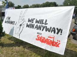 Protestujący w sprawie rozbudowy Elektrowni Opole zablokowali drogę w Czarnowąsach