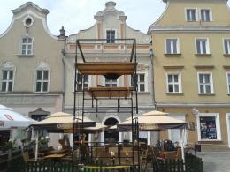 Rój pszczół zaatakował opolski rynek