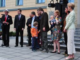 Jonasz Kofta stanął na schodach Collegium Maius
