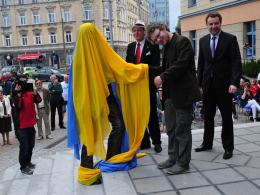 Jonasz Kofta stanął na schodach Collegium Maius