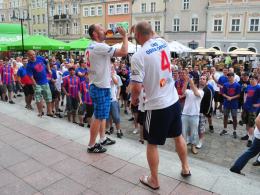 Feta kibiców Odry na opolskim rynku