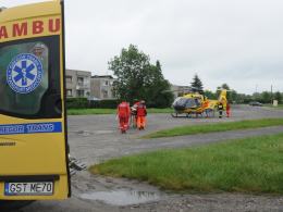 Rowerzysta wjechał pod samochód. W akcji śmigłowiec LPR.