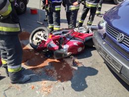 Motocykl i bus zderzyły się na skrzyżowaniu w centrum Opola