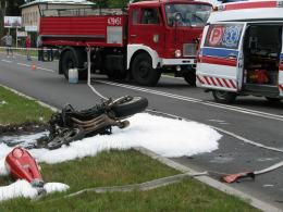 Motocykl zapalił się po zderzeniu z samochodem