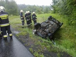 Ford escort dachował na obwodnicy Osowca