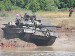 Tarcza 2013. Na poligon w Winowie zjechały czołgi i transportery.