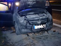 Kierowcy ugasili palący się na autostradzie samochód