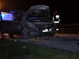 Kierowcy ugasili palący się na autostradzie samochód