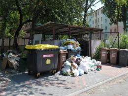 Kolejne problemy ze śmieciami. Za mało kubłów, za rzadko odbierane odpady.