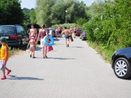 Kierowcy łamią zakazy i parkują nawet na drodze dla karetek i straży pożarnej.