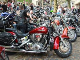 Tysiące motocyklistów na Górze Św. Anny