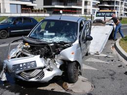 Pijany kierowca chevroleta wjechał w autobus