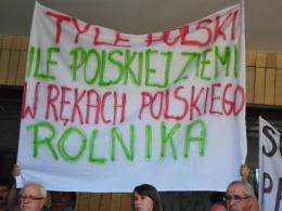 Rolnicy protestowali pod Urzędem Wojewódzkim
