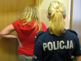 Przejażdżka pijanych mężczyzn skończyła się na drzewie