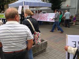 Mieszkańcy Grodkowa protestują przeciwko elektrowniom wiatrowym