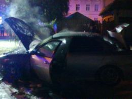 Dwa samochody spłonęły w centrum Opola