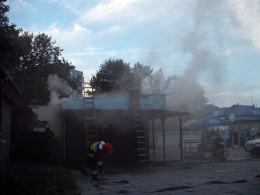 Spłonął kiosk na osiedlu Armii Krajowej