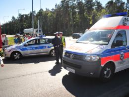 Ford zderzył się z autokarem, jedna osoba ranna
